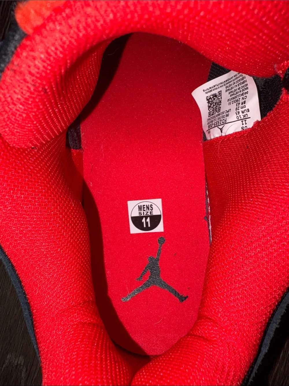 Jordan Low-Top Athletic Shoes - Black and Red